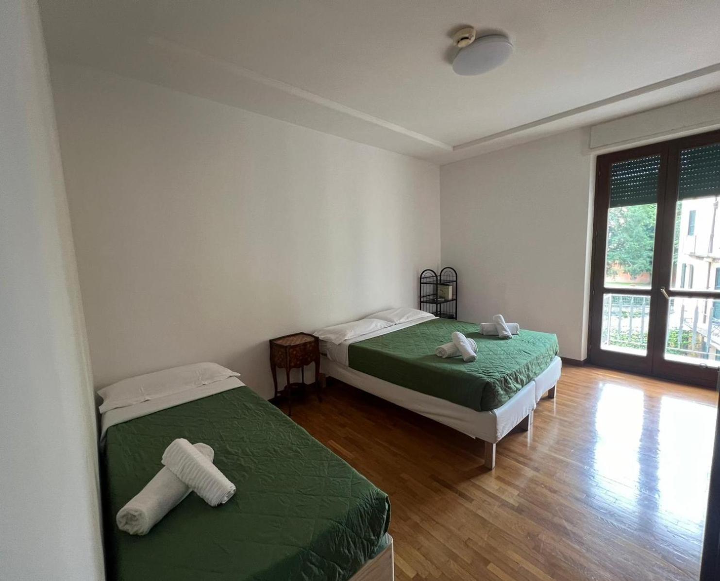 Marconi Rooms And Apartments เวโรนา ภายนอก รูปภาพ