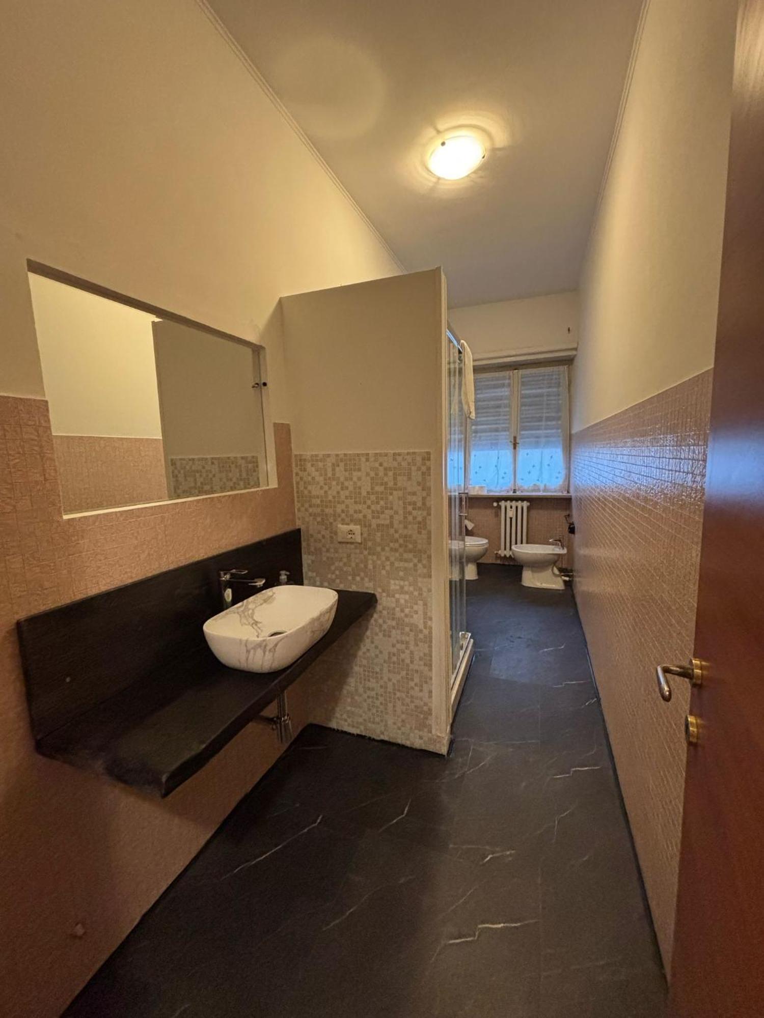 Marconi Rooms And Apartments เวโรนา ภายนอก รูปภาพ
