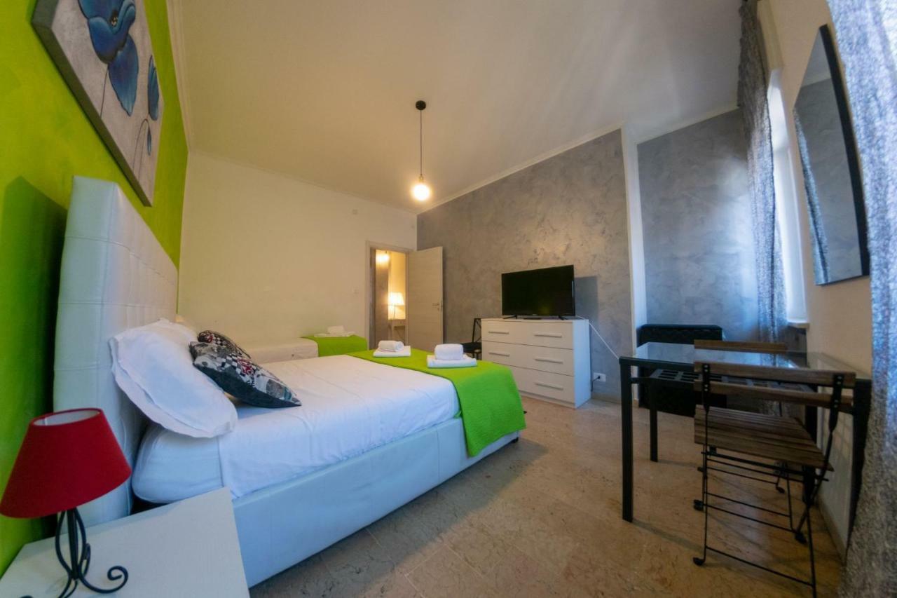 Marconi Rooms And Apartments เวโรนา ภายนอก รูปภาพ