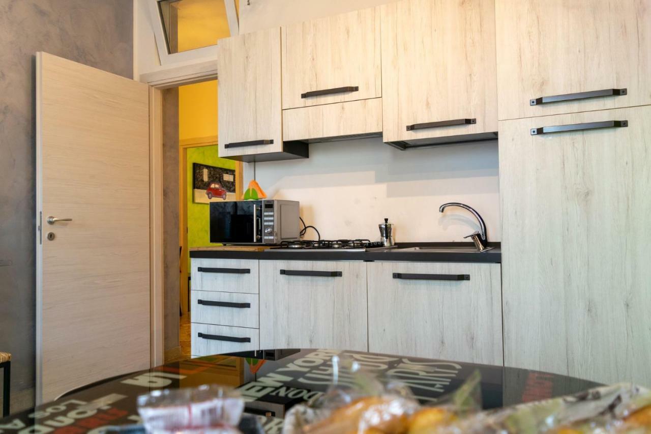 Marconi Rooms And Apartments เวโรนา ภายนอก รูปภาพ
